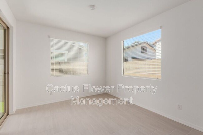 Building Photo - 9416 E Spiral Ave