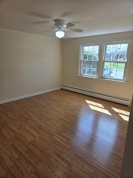 Building Photo - 10 Myles Standish Dr