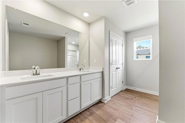 Building Photo - 1905 Westwind St