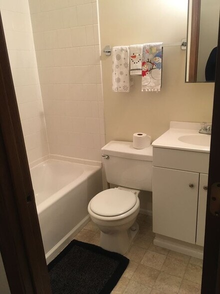 Building Photo - 1313 East Walnut