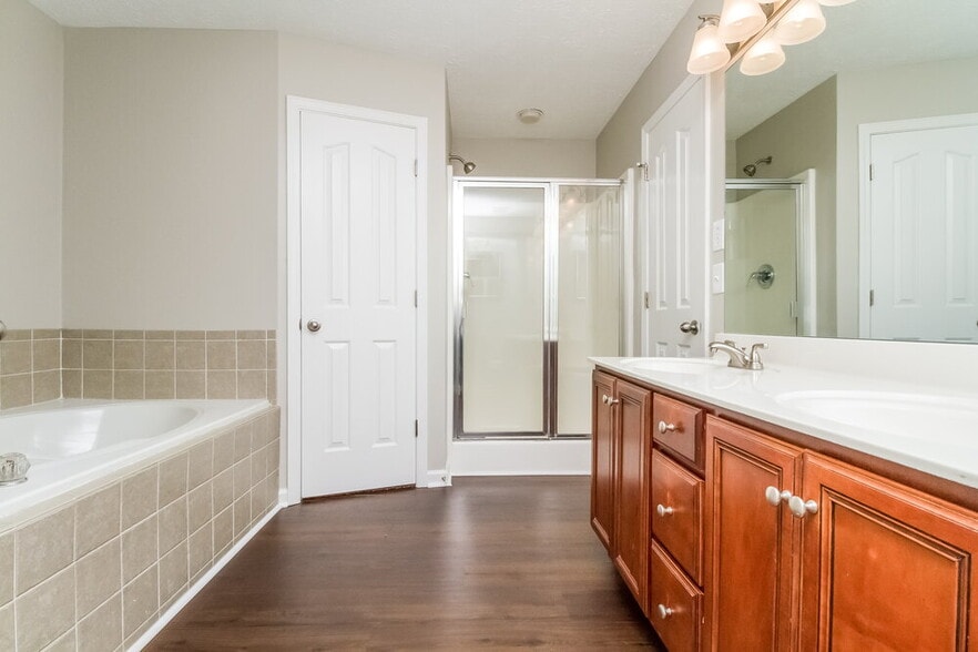 Building Photo - 1733 Kinsale Ave