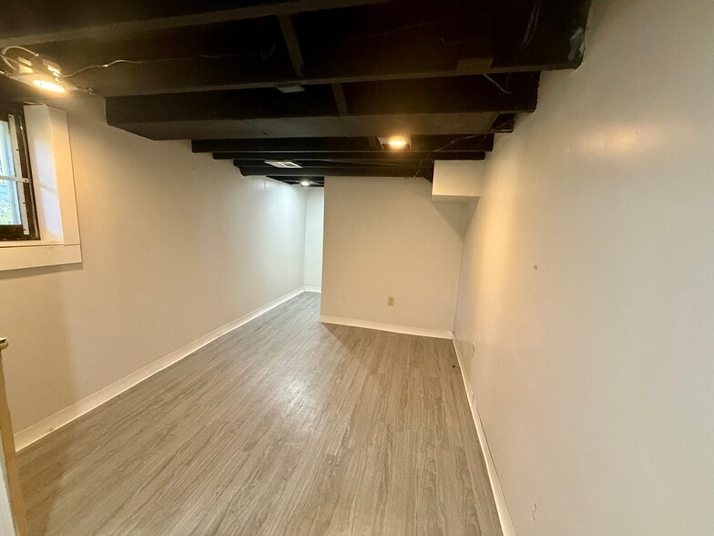 Building Photo - 468 E Tompkins St