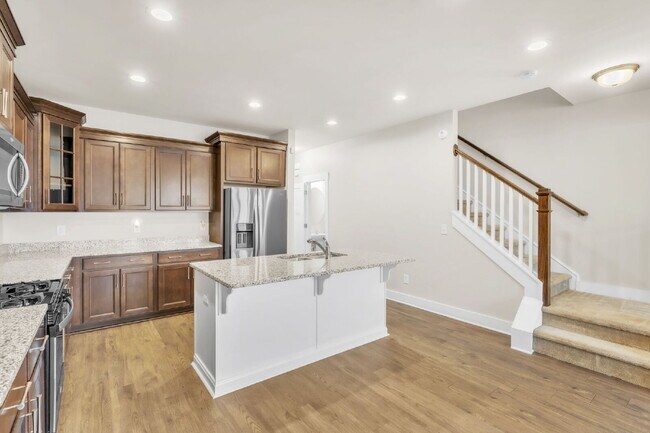 Building Photo - Beautiful 3 BR, 2.5 BA Townhome in highly ...