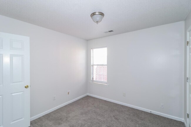 Building Photo - 7068 Kings Crown Dr