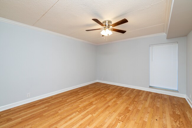 Building Photo - 407 Canberra Dr