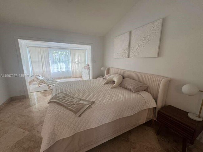 Building Photo - 332 NW 47th Ave