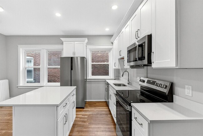 Building Photo - 6432 Alamo Ave