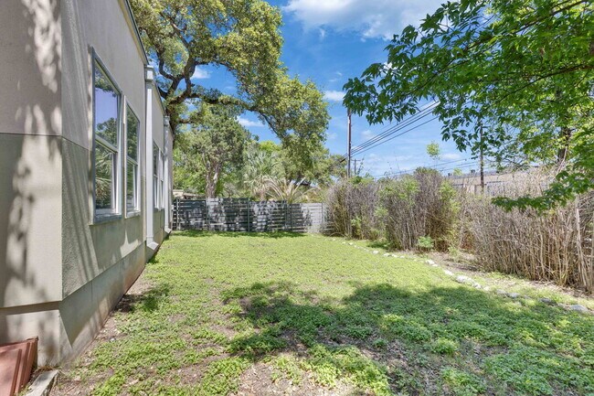 Building Photo - 3808 Menchaca Rd