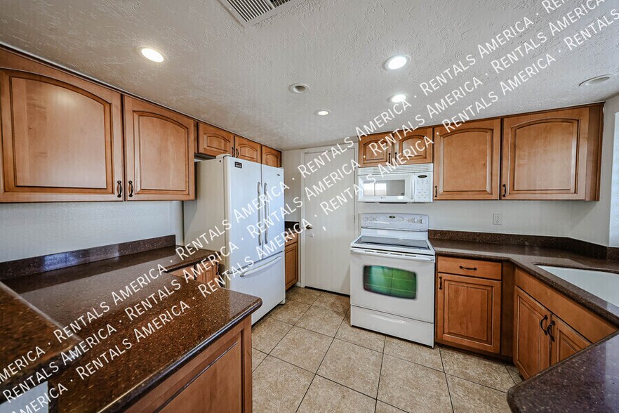 Building Photo - 3301 E Wescott Dr