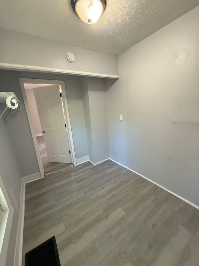 Building Photo - SECTION 8 and EDEN Accepted!! Newly Renovated 2 Br Home!