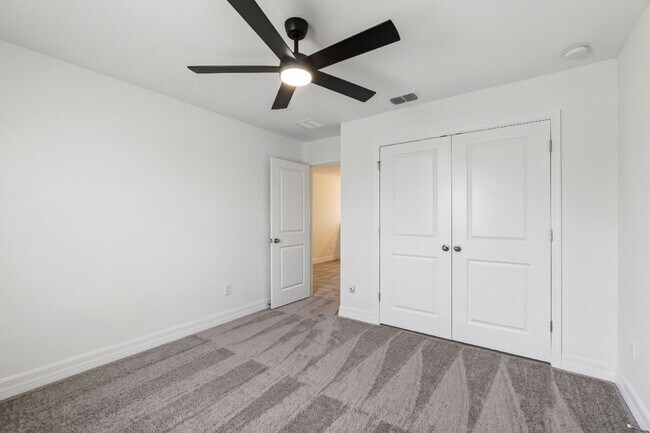 Building Photo - Amazing 5/3.5/2 House in The Reserve at Pine Tree