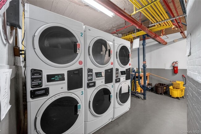 Building Photo - 407 West Dr