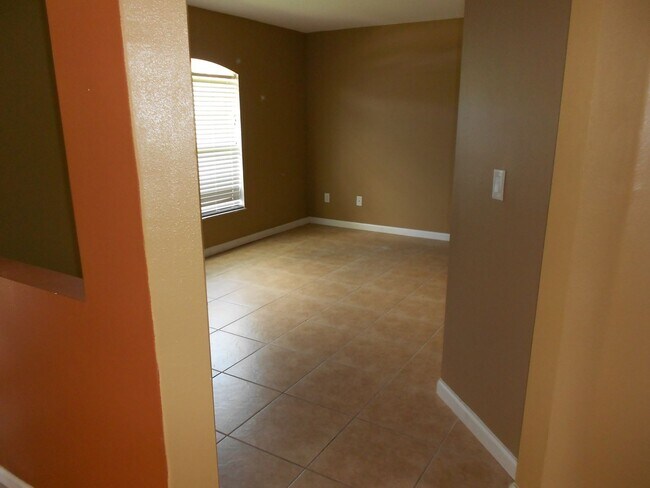Building Photo - 3/2/2 with home with 1412 living sqft is c...