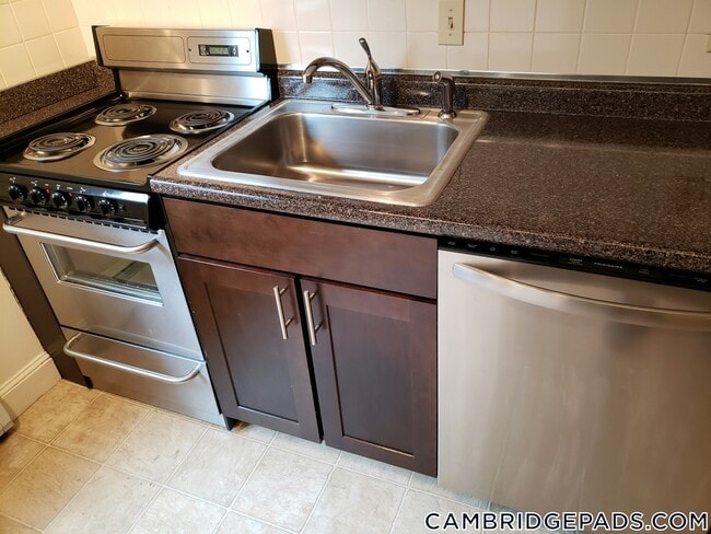 Building Photo - 9 Chester St