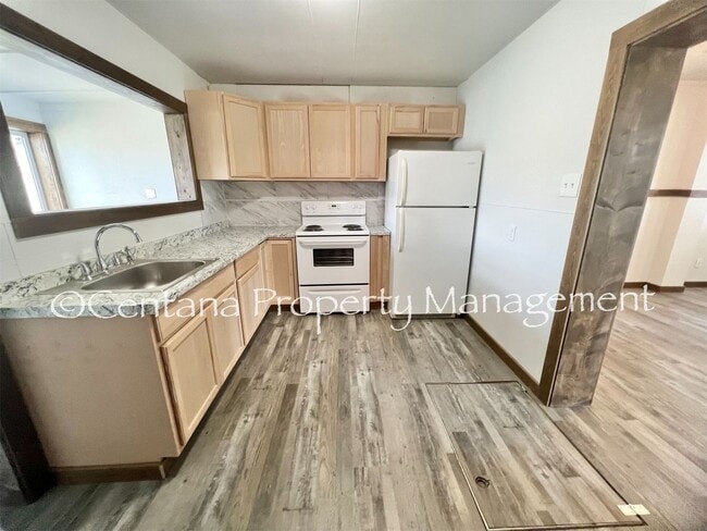 Building Photo - Cozy Remodeled ONE Bedroom Suite nestled in Anaconda!