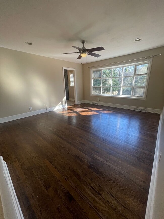 Building Photo - 3 BR Brick Ranch with Fenced Yard in Starm...