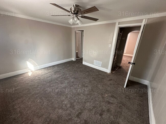 Building Photo - $1445 - 5 room 2.5 bathroom - Single Family Home