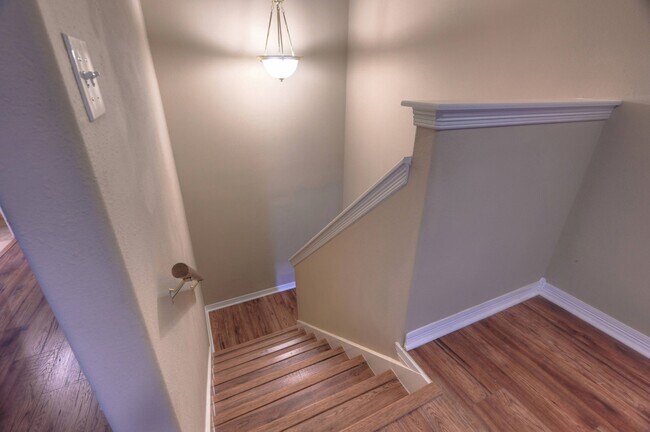 Building Photo - 21803 Manor Ct Dr