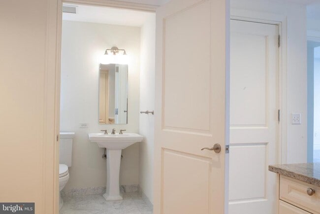 Building Photo - 130 S 18th St