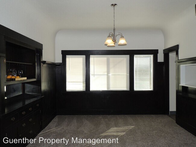 Building Photo - 819 W 11th Ave