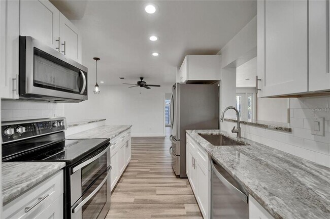 Building Photo - 2552 Bramblewood Dr W