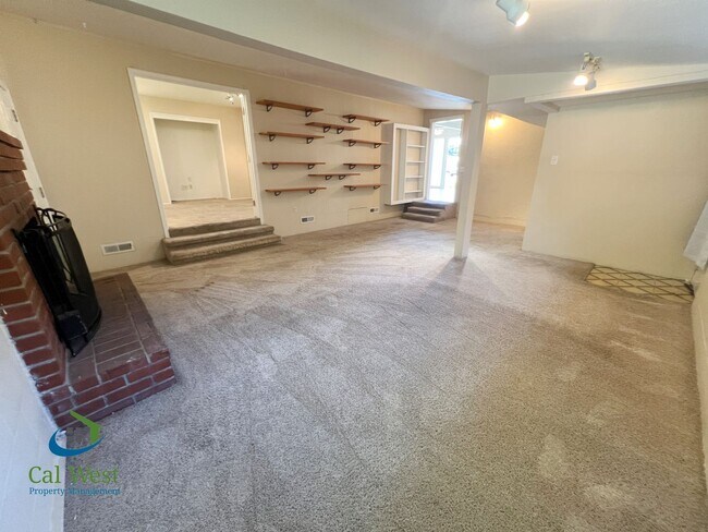 Building Photo - $4,995 - Beautiful 3/2 Bath Home Tucked Away in Prime Santa Clara's Location