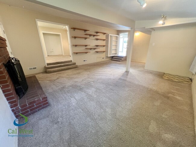 Building Photo - $5,095 - Beautiful 3/2 Bath Home Tucked Away in Prime Santa Clara's Location