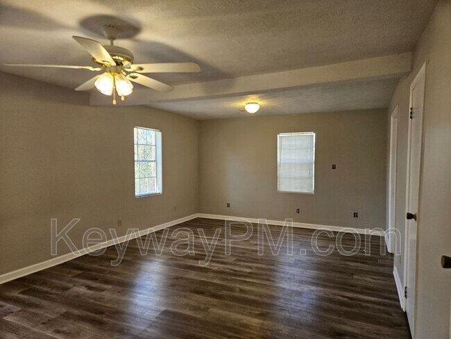 Building Photo - 119 2nd Ave