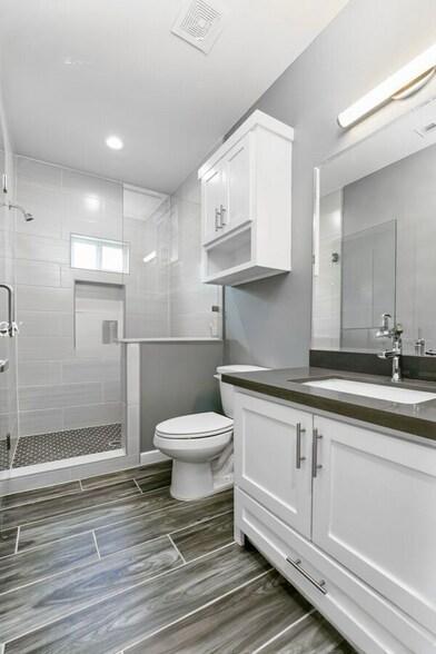 Building Photo - 200 Lauryn Dr