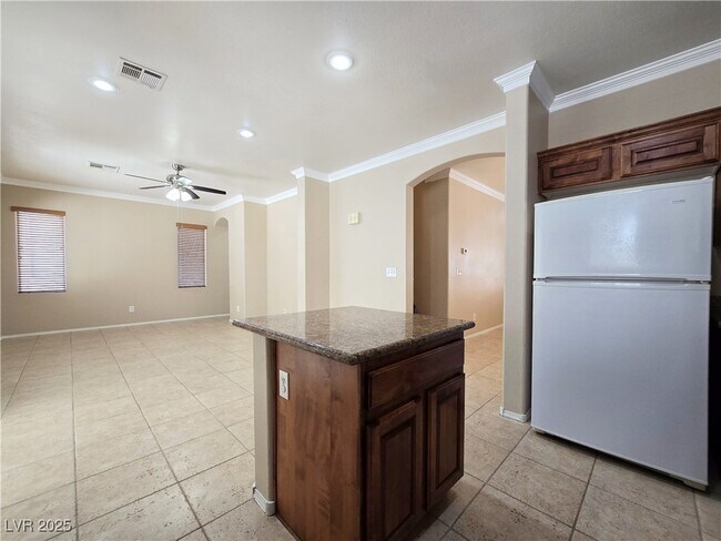 Building Photo - 5431 W Hasley Canyon Ave