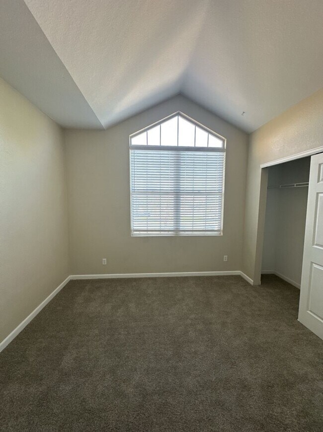 Building Photo - 2800 W Centennial Dr
