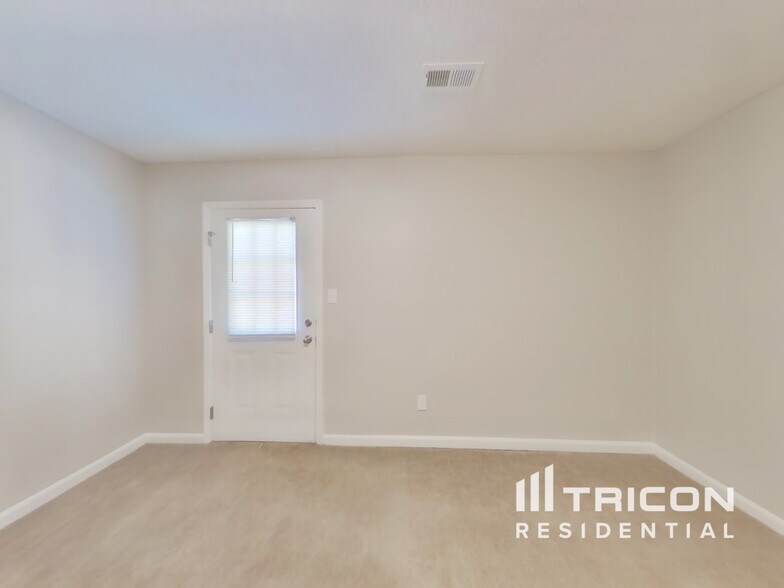 Building Photo - 6617 Flat Rock Dr