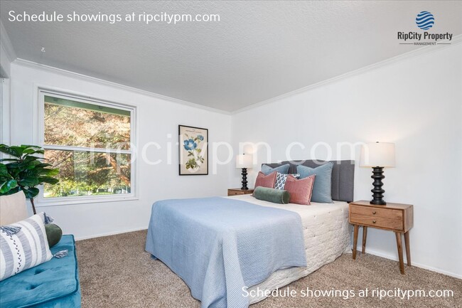 Building Photo - 8312 SW Mohawk St