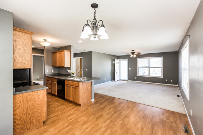 Building Photo - 338 16th St Cir