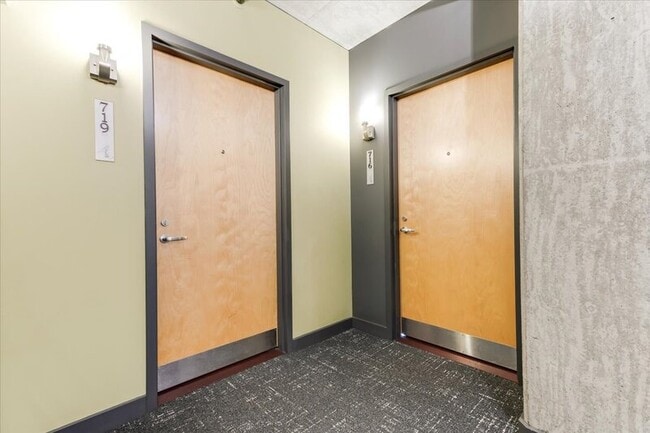 Building Photo - 1926 W Burnside St