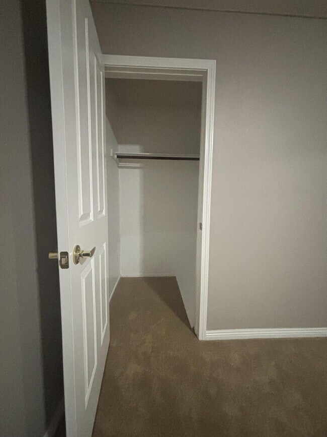 Building Photo - 2 Bed |1 Bath Multi-Family Unit with Private Backyard for Rent – North Las Vegas