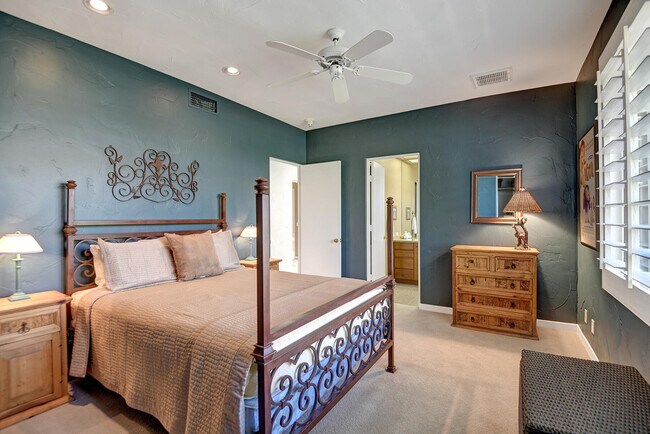 Building Photo - 383 Desert Holly Dr