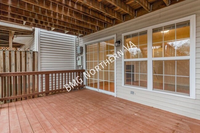 Building Photo - 44126 Tippecanoe Terrace