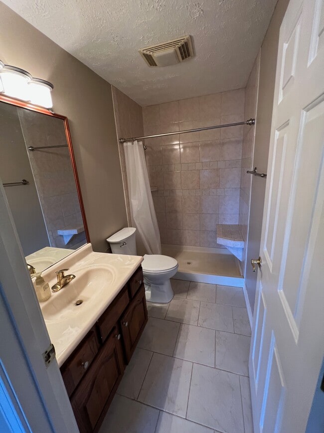 Building Photo - 3409 Fairway Dr