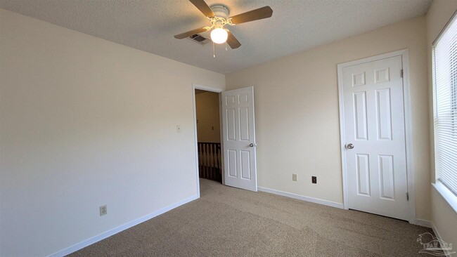 Building Photo - 3041 Belle Meade Dr