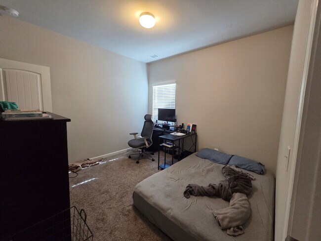 Building Photo - Gorgeous 3 bedroom home!