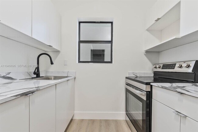 Building Photo - 858 NW 3rd St