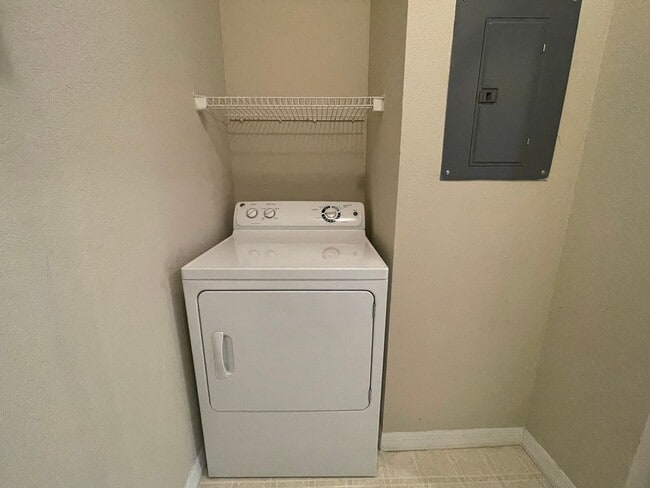 Building Photo - 1br/1ba Visconti Condo with Water View!