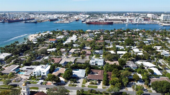 Building Photo - 1959 SE 25th Ave