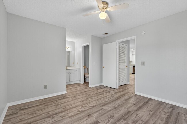 Building Photo - 10200 Belle Rive Blvd