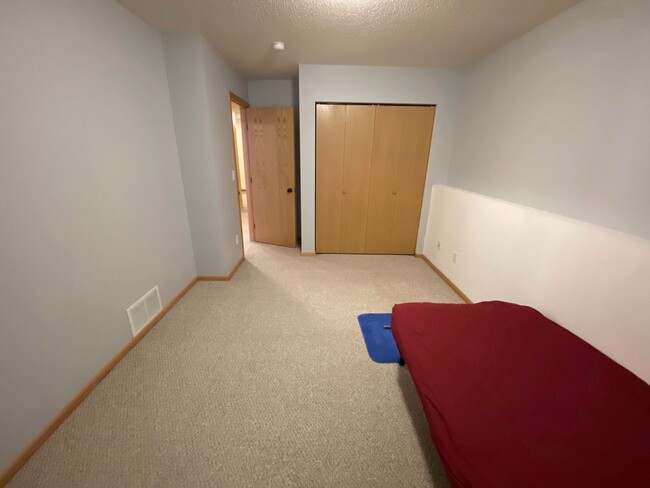 Building Photo - 3 Bed 2 Bath Twin-Home