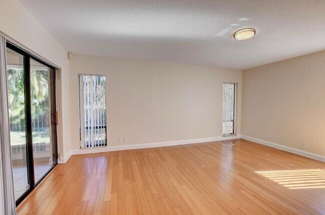 Building Photo - 17768 Maplewood Dr