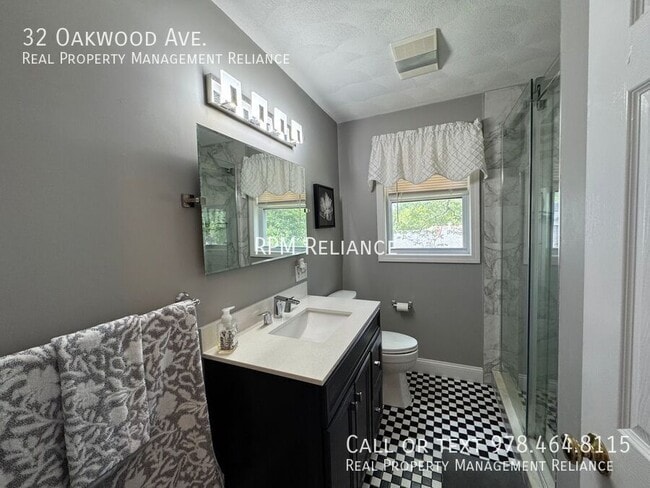 Building Photo - 32 Oakwood Ave