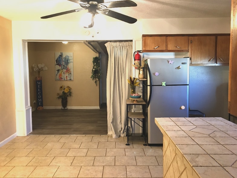 Building Photo - 304 SW 2nd St