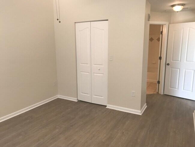 Building Photo - 9845 Baywinds Blvd